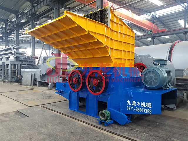 樹(shù)根破碎機(jī)